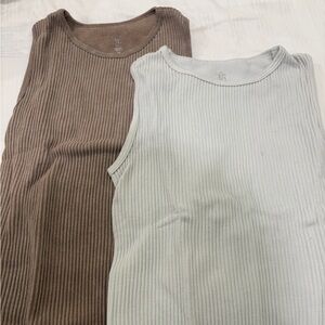 2 bodysuit tanks